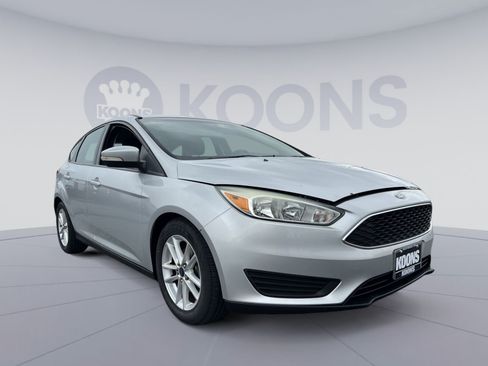 Used 2015 Ford Focus SE w/ SE Cold Weather Package FWD image 10