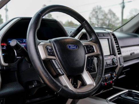 Used 2019 Ford F250 Lariat w/ Chrome Package image 17