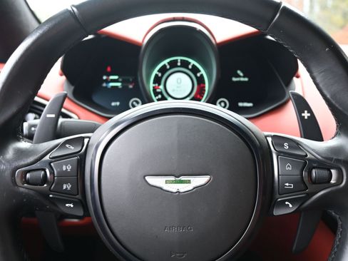 Used 2021 Aston Martin V8 Vantage Coupe image 34