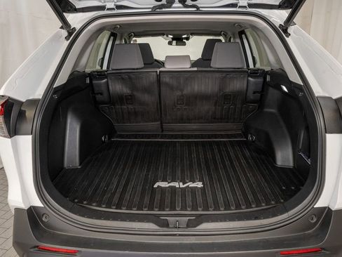 Used 2022 Toyota RAV4 XLE image 5