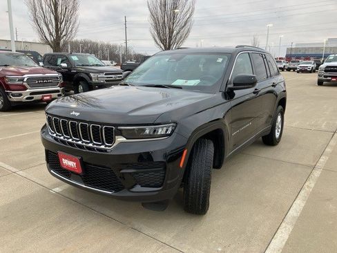 Certified 2023 Jeep Grand Cherokee Laredo w/ Luxury Tech Group I image 3