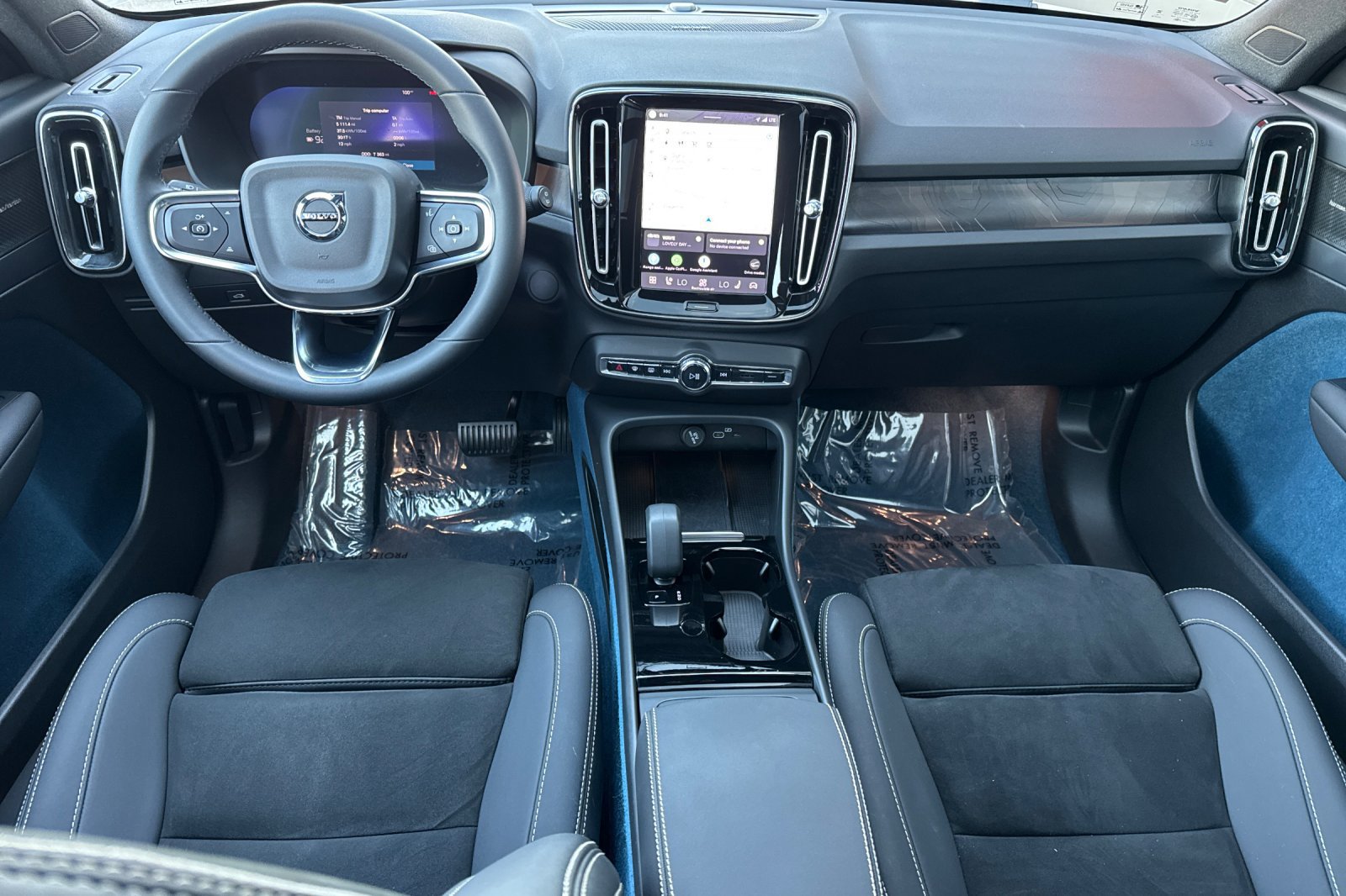 Used 2023 Volvo XC40 Recharge Ultimate w/ Protection Package Premier AWD/4WD image 14