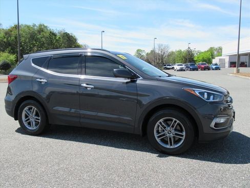 Used 2017 Hyundai Santa Fe Sport FWD image 2