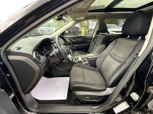 Used 2019 Nissan Rogue SV w/ Sun & Sound Touring Package image 15