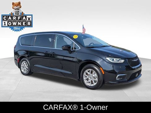 Used 2024 Chrysler Pacifica Touring-L FWD image 2