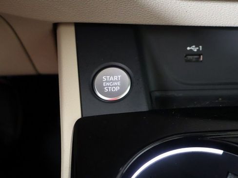 Used 2023 Audi A4 2.0T Premium w/ Convenience Package AWD/4WD image 38