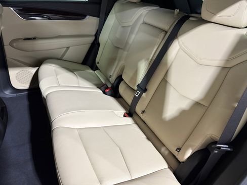 Used 2018 Cadillac XT5 Luxury w/ Driver Awareness Package image 38