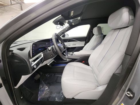 Used 2024 Cadillac Lyriq Sport image 12