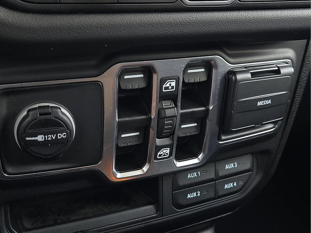 Used 2025 Jeep Gladiator Sport AWD/4WD image 30