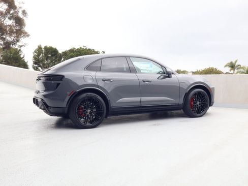 New 2026 Porsche Macan Turbo Electric AWD/4WD image 8