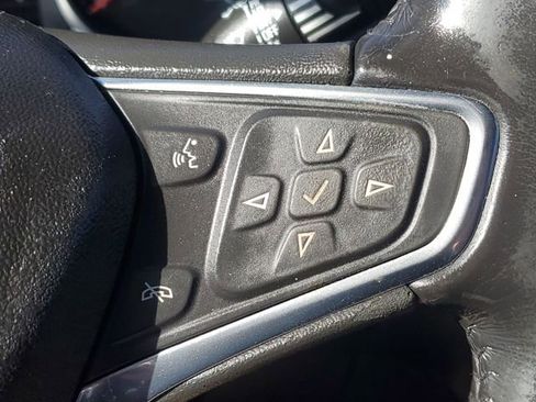 Used 2020 Chevrolet Equinox LT w/ Driver Convenience Package image 16