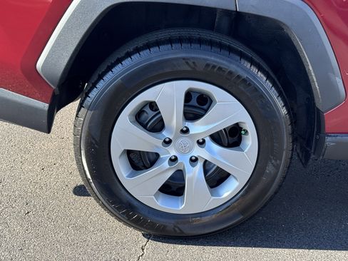 Used 2020 Toyota RAV4 XLE Premium image 40