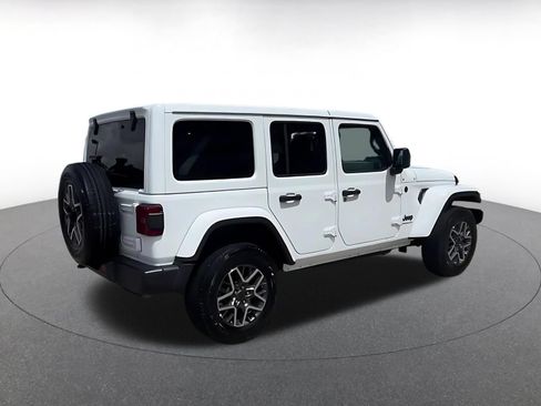 Used 2025 Jeep Wrangler Unlimited Sahara AWD/4WD image 15
