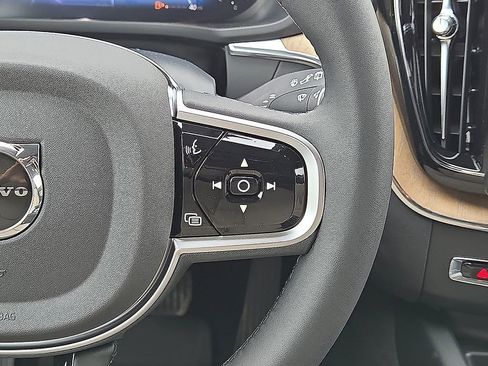 New 2026 Volvo XC60 B5 Plus w/ Protection Package Premier AWD/4WD image 20