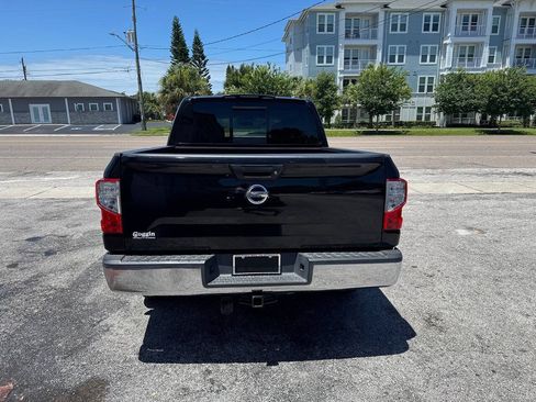 Used 2017 Nissan Titan SV RWD image 7