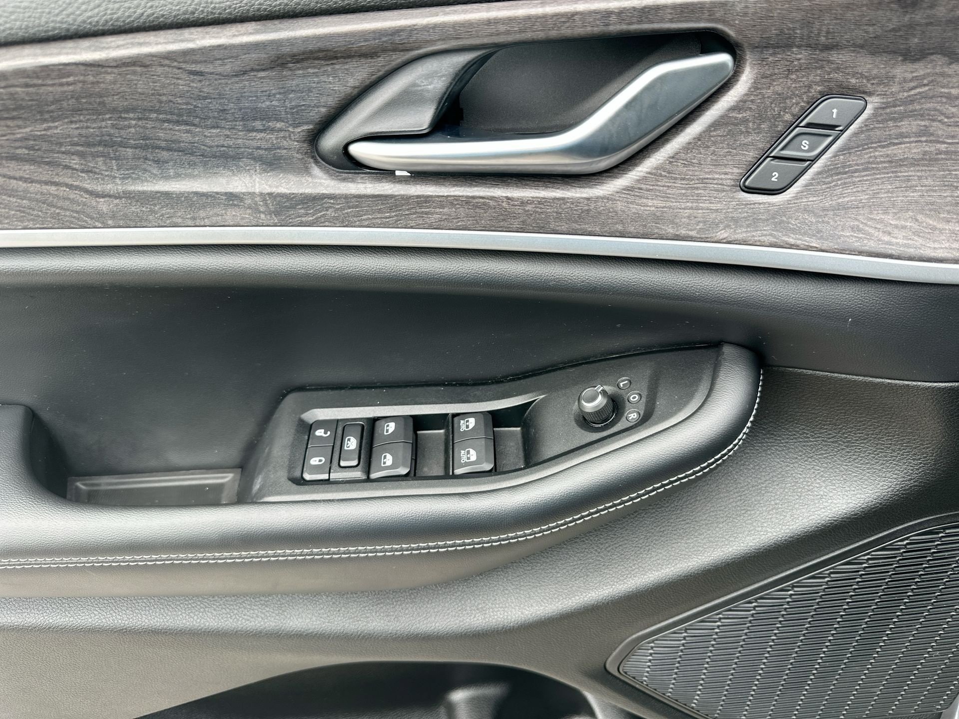 Used 2023 Jeep Grand Cherokee Limited RWD image 23