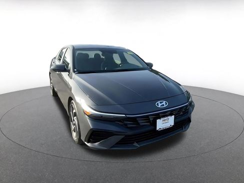 Used 2025 Hyundai Elantra SEL image 3