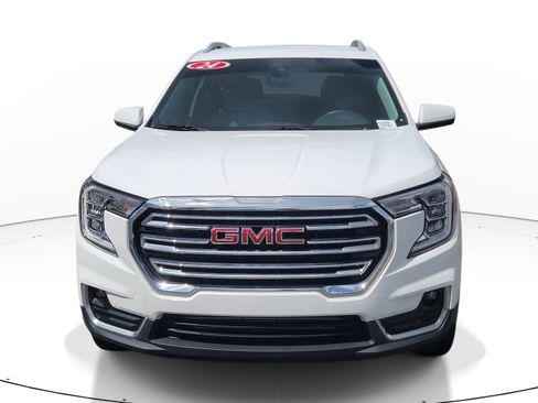 Used 2024 GMC Terrain SLT image 2