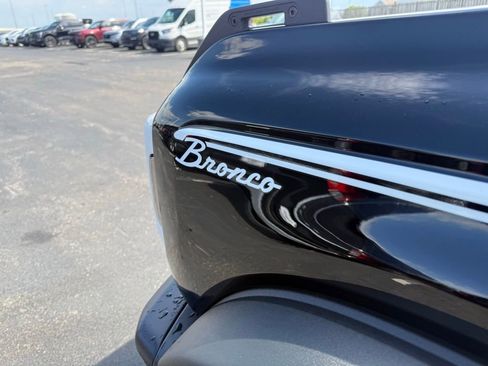 New 2025 Ford Bronco Heritage Edition AWD/4WD image 9