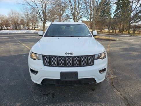 Used 2018 Jeep Grand Cherokee Altitude image 9