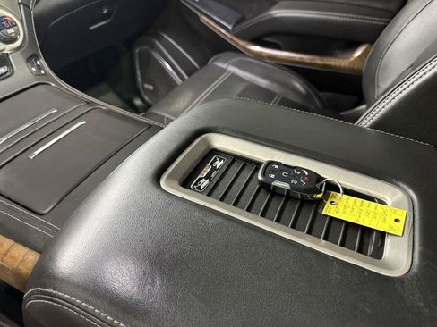 Used 2019 GMC Yukon XL Denali w/ Denali Ultimate Package AWD/4WD image 24
