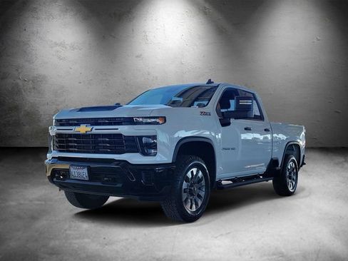 Certified 2025 Chevrolet Silverado 2500 Custom AWD/4WD image 5
