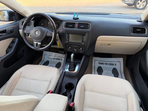 Used 2011 Volkswagen Jetta SE FWD image 20