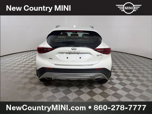 Used 2018 INFINITI QX30 Premium w/ Navigation Package image 6