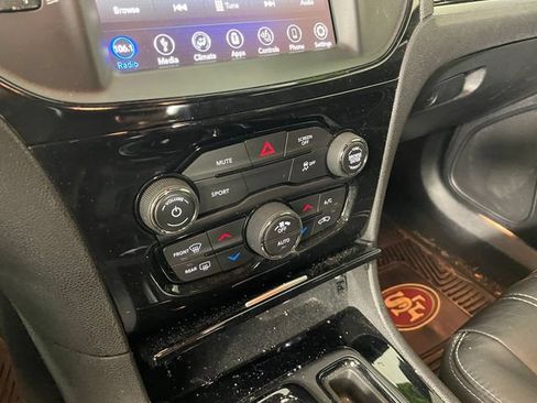 Used 2019 Chrysler 300 S RWD image 8