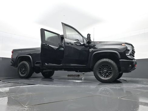 Used 2024 Chevrolet Silverado 2500 ZR2 w/ Technology Package AWD/4WD image 33