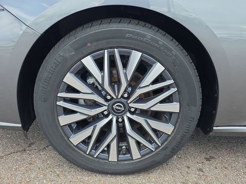 Used 2023 Nissan Altima 2.5 SV FWD image 9