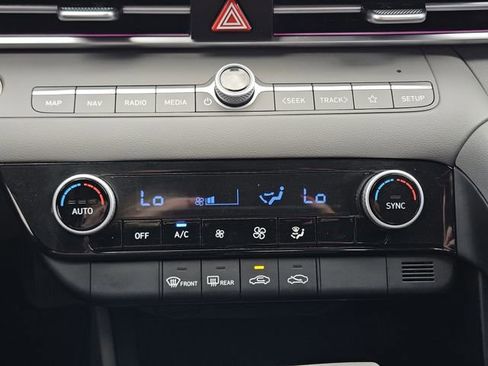 Used 2024 Hyundai Elantra SEL image 17