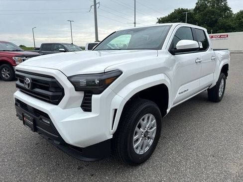 Used 2026 Toyota Tacoma SR5 AWD/4WD image 4