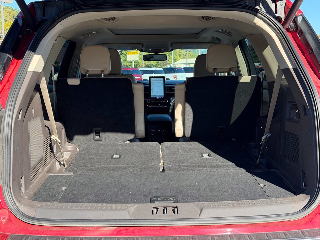 Used 2023 Ford Explorer Platinum w/ Technology Package AWD/4WD image 34