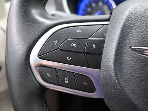 Certified 2024 Chrysler Pacifica Touring-L FWD image 30