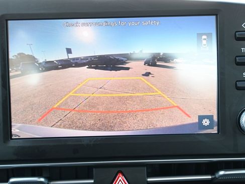 Used 2023 Hyundai Elantra SEL image 13