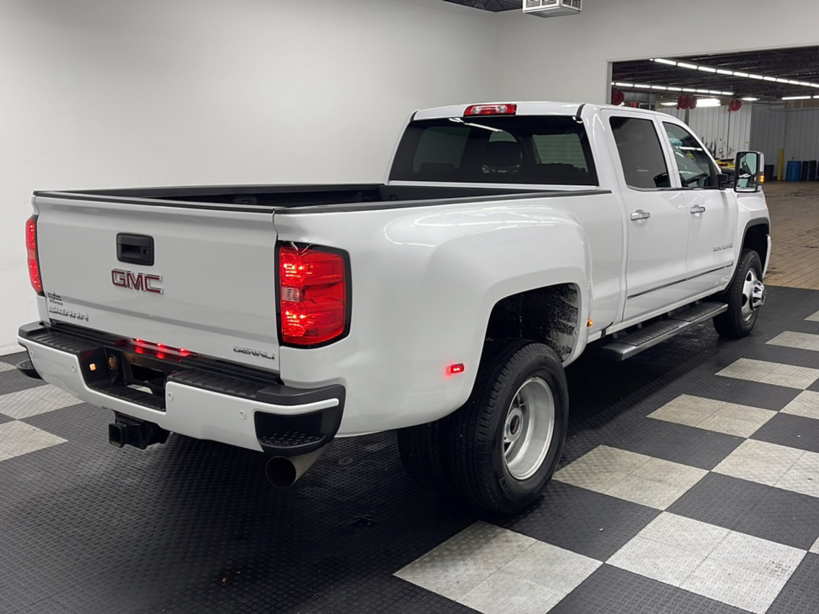 Used 2019 GMC Sierra 3500 Denali w/ Duramax Plus Package AWD/4WD image 17