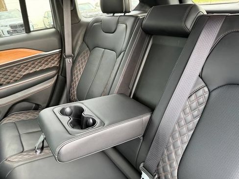 Used 2025 Jeep Grand Cherokee Summit AWD/4WD image 25