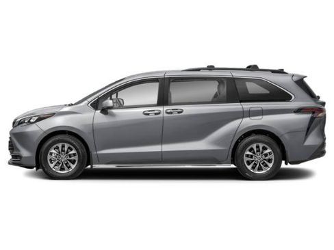 New 2026 Toyota Sienna LE FWD image 3