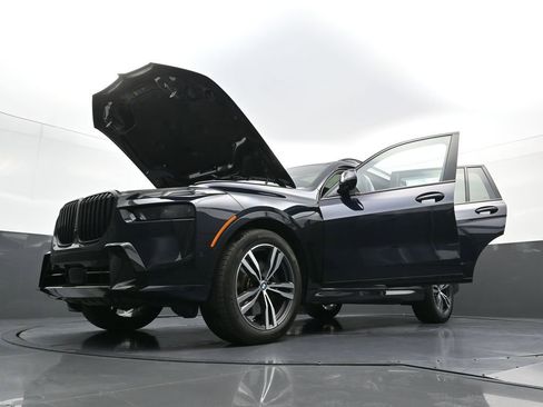 Used 2025 BMW X7 xDrive40i w/ M Sport Package image 41