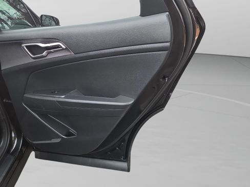 Used 2025 Kia Sportage LX image 34