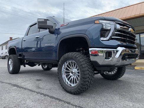 Used 2024 Chevrolet Silverado 2500 LTZ w/ LTZ Premium Package AWD/4WD image 7