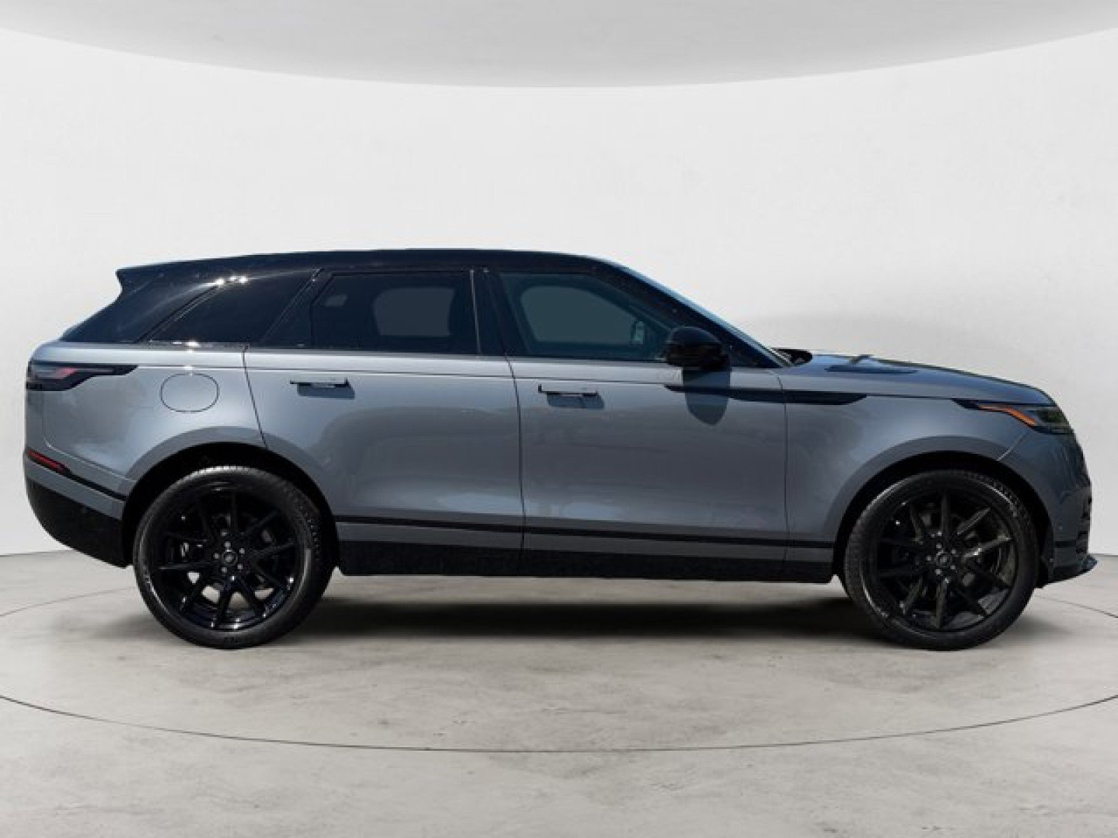 New 2026 Land Rover Range Rover Velar Dynamic SE AWD/4WD image 3