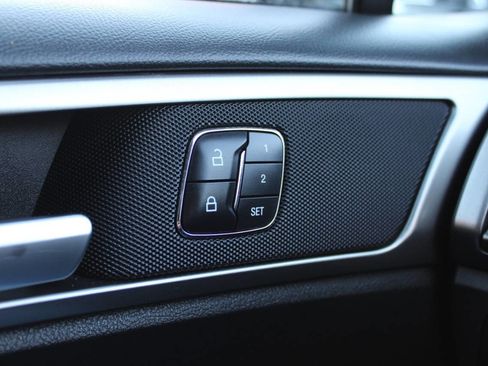 Used 2017 Ford Fusion SE w/ Fusion SE Technology Package image 43