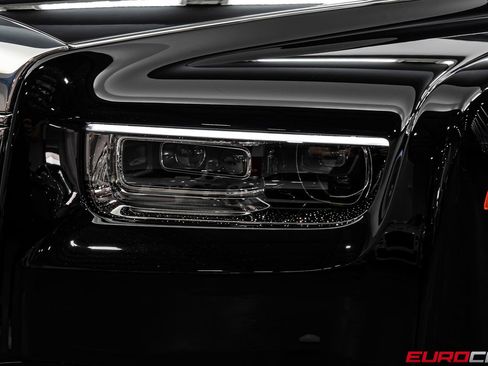 Used 2024 Rolls-Royce Phantom Sedan w/ The Phantom Package RWD image 12