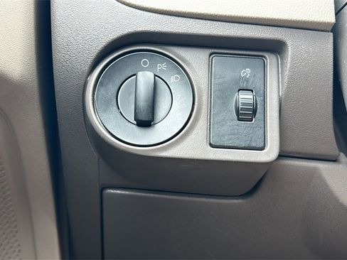 Used 2010 Ford Focus SE image 32