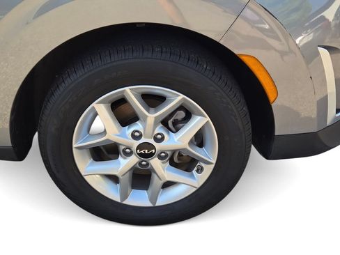 Certified 2025 Kia Soul LX w/ LX Technology Package FWD image 6