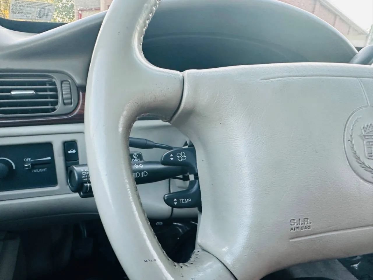 Used 1998 Cadillac De Ville FWD image 26