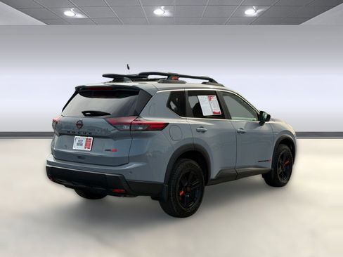 Certified 2025 Nissan Rogue SV AWD/4WD image 9