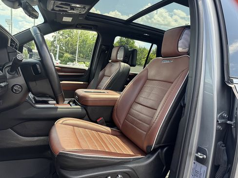 Used 2023 GMC Yukon Denali Ultimate w/ LPO, Floor Liner Package image 9